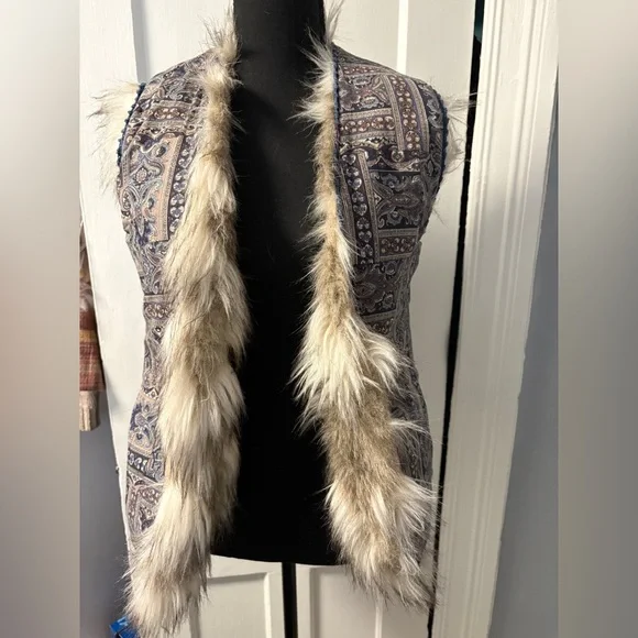 Free People “Call of the Wild” Reversible Faux Fur Vest, Size small - Picture 6 of 10